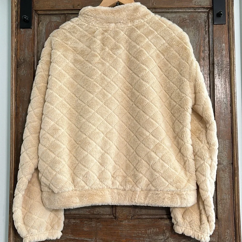 NWT - No Boundaries Tan/Cream Quilted Faux Fur 1/2 Zip Pullover Size L - Picture 3 of 11